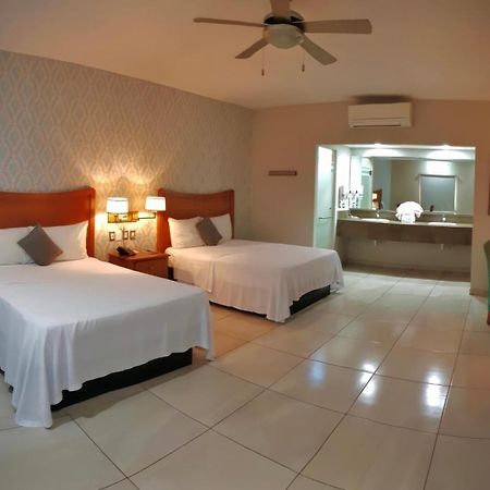 Hotel Maioris Navolato San Pedro  ภายนอก รูปภาพ