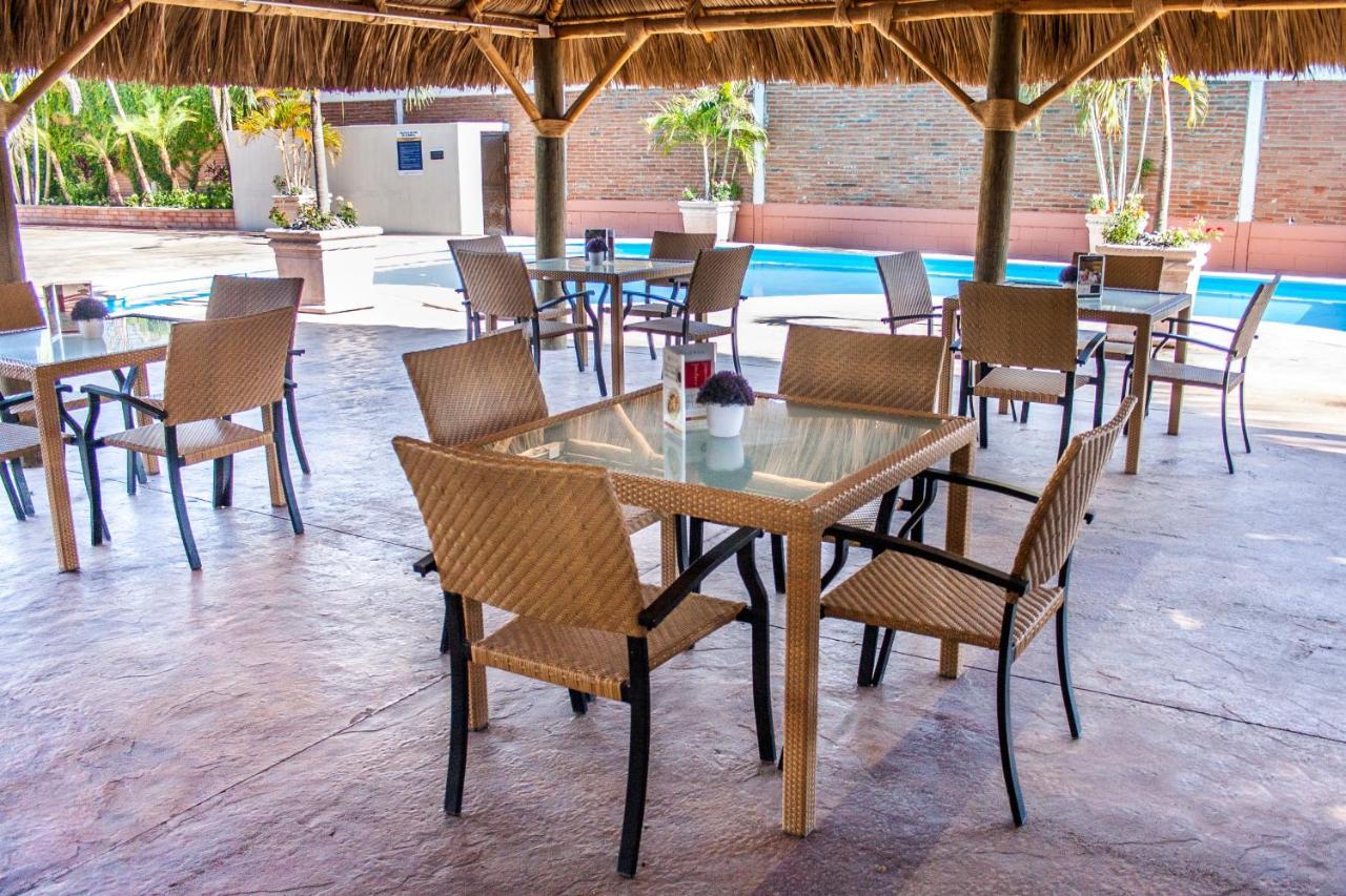 Hotel Maioris Navolato San Pedro  ภายนอก รูปภาพ